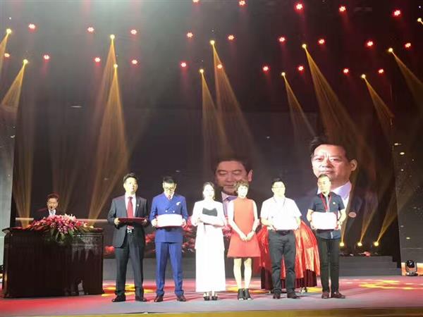 出席中国文化管理协会艺术化妆委员会启动仪式